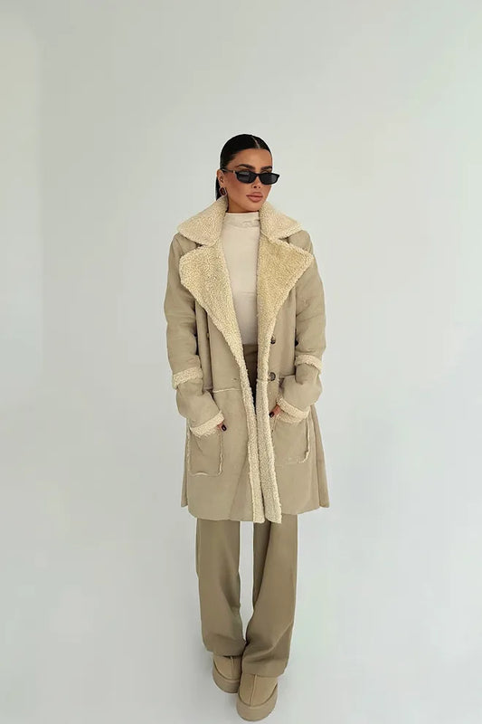 Palton Bej Cu Două Rânduri De Nasturi Blană Și Petrecut