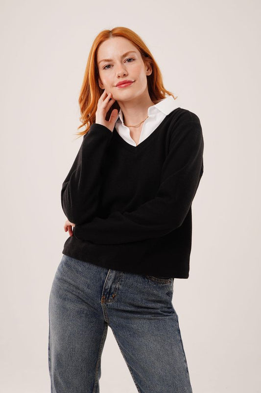 Bluză damă cu guler tip cămașă și decolteu în V