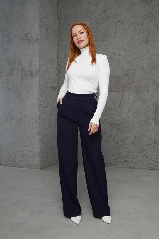 Maletă albă ribată